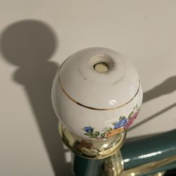 Georgetown Moving and Storage Company - Broke the top off my guest bedroom bed post. Now the knob won't stay on