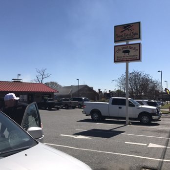 13th Street Bar-Be-Que - Outside this local favorite - Barbeque Near Me - Phenix City, Alabama