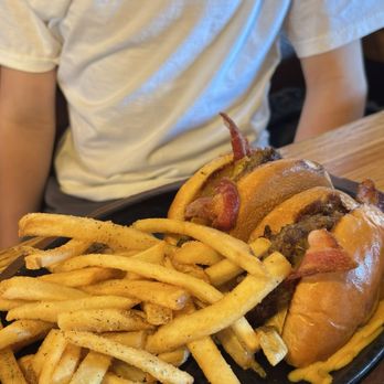 Applebee's Grill + Bar - Sports Bars Near Me - Commerce Township, Michigan