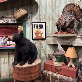 Caney Fork River Valley Grille - Decor - American Near Me - Nashville, Tennessee