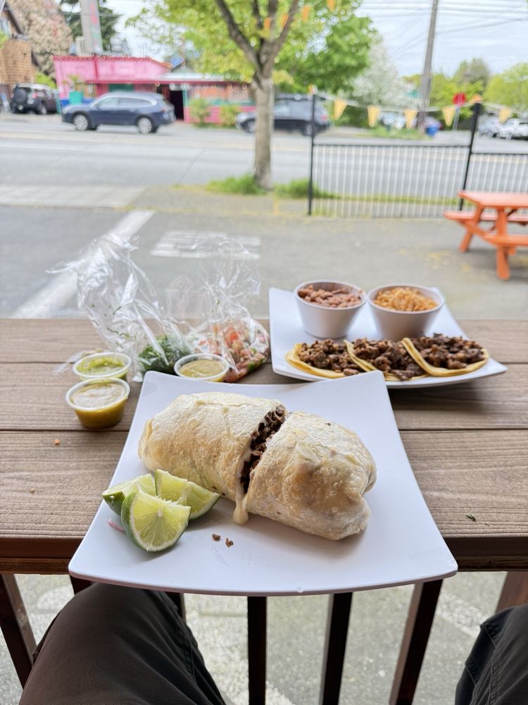 Tacos La Cuadra Logo