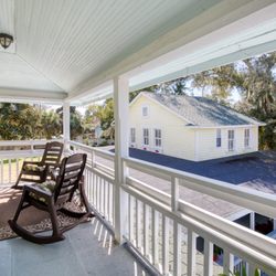 River Lily Inn Bed And Breakfast - Hide Away porch which overlooks the gardens