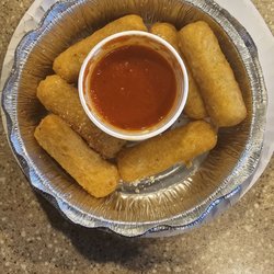 NY Joe’s Italian Restaurant - Nice crust but lacks flavor
