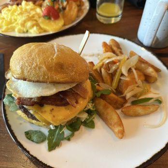 Benicia's Kitchen - 1/2lb Breakfast Burger - Breakfast & Brunch Near Me - Sonoma, California