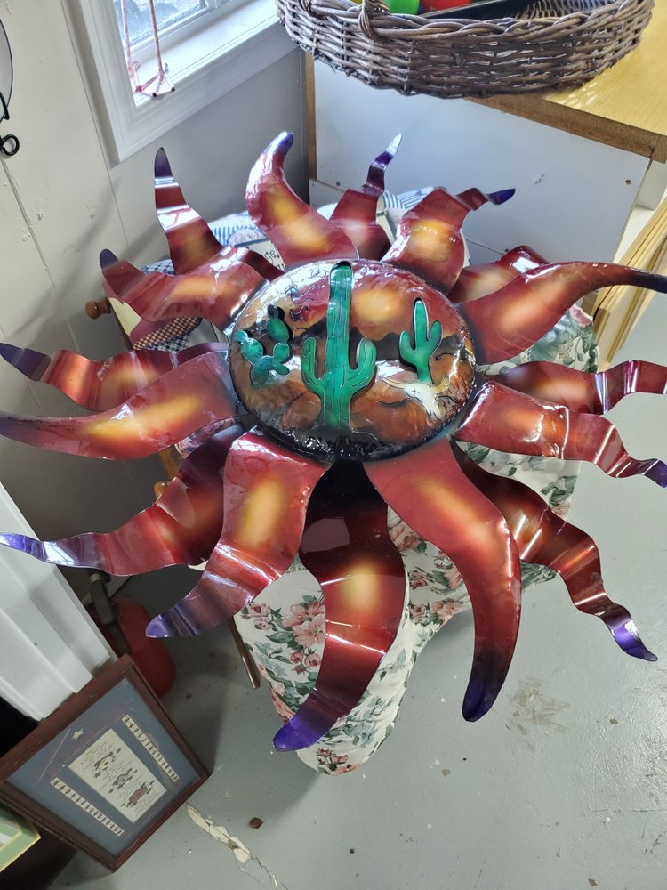 WILLOW ST BARGAINS & METAL ART 4000 N Willow Rd, Kingman, Arizona