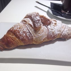 Vivi il Dolce - E oggi, in occasione del "World nutella day"..cornetto con nutella!!!