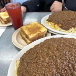 Ideal Hot Dog - Chili Mac comes with either Texas toast or garlic bread. Get the garlic bread.