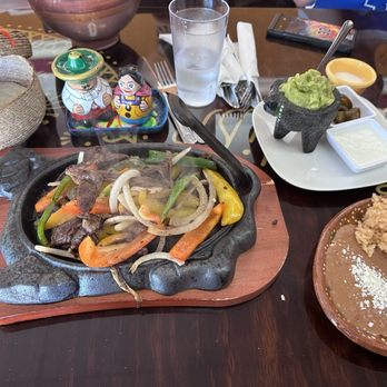 The Spanglish - All the fixens for the fajitas. - Mexican Near Me - Layton, Utah