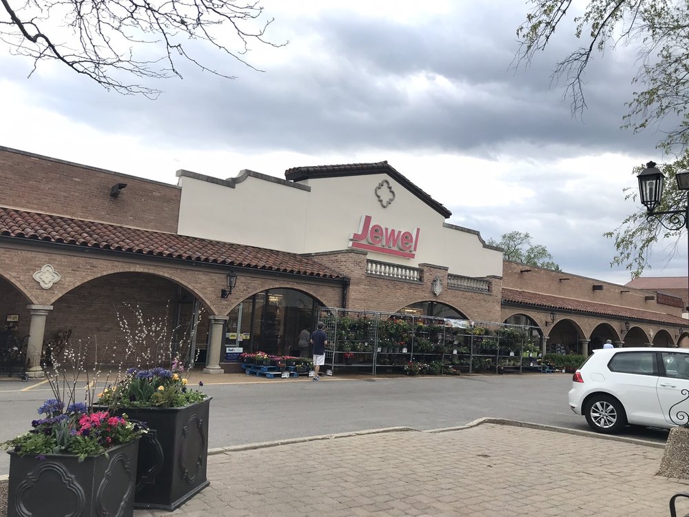 PLAZA DEL LAGO Updated August 2024 29 Photos 1515 Sheridan Rd