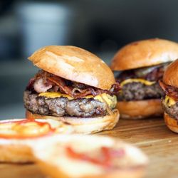 Ring Side Grill - Bacon Cheeseburger