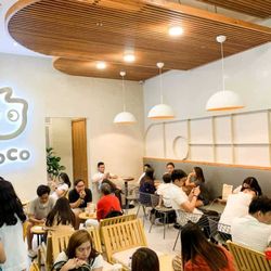 CoCo Fresh Tea & Juice - Lot of seating