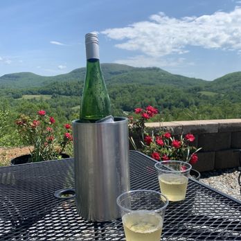 Point Lookout Vineyards - Wine Tasting Room Near Me - Hendersonville, North Carolina Point Lookout Vineyards - Wine Tasting Room Near Me - Hendersonville, North Carolina