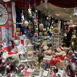 Johann Wanner Weihnachtshaus - More beautiful ornaments.