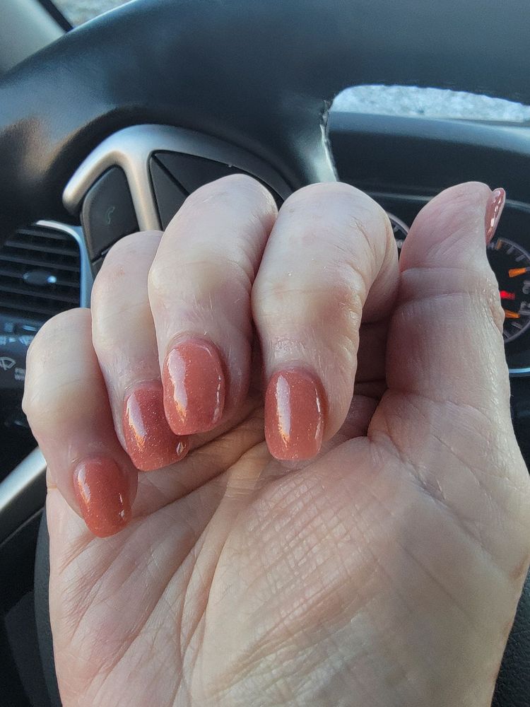 Q Nails Logo