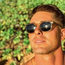 IN STYLE Men's Hair Salon - Fresh mid fade.