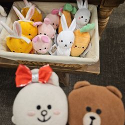 Amy's Hallmark Shop - Cute bunnies!