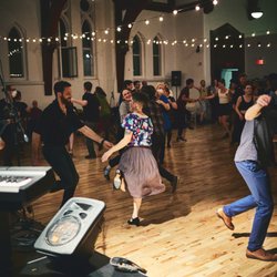 Communauté Cat's Corner, Ecole de Danse Swing & Tap - Dancing to live music