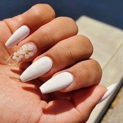 Sauv Blonde Salon - Gel nails by Hannah