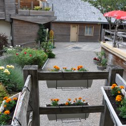Le Relais des Lacs - Cour fleurie