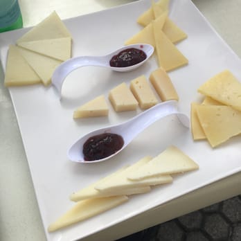 Flores Gourmet - cheese plate - Tapas Bars Near Me - Seville, SE
