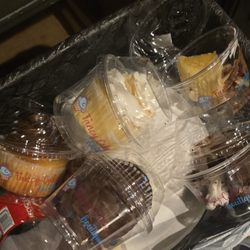 Fancy Cakes Boutique on Wheels - Create your own cupcakes
