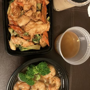 Royal Dragon - Broccoli and chicken, shrimp udon noodle soup, bubble tea (milk black tea) - Chinese Near Me - Niagara Fall, New York