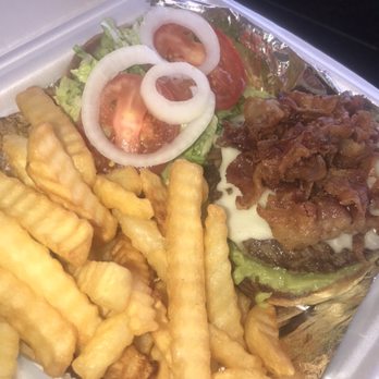 Main Street Cafe - Guacamole bacon cheese burger - Salad Near Me - Maud, Texas Main Street Cafe - Guacamole bacon cheese burger - Salad Near Me - Maud, Texas