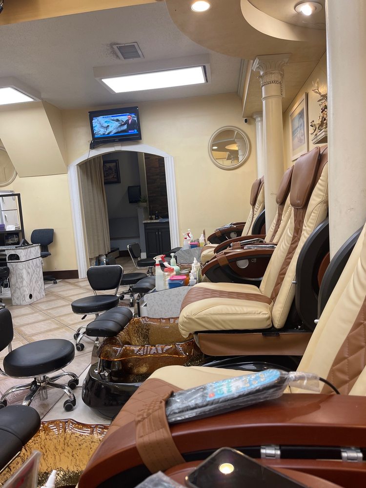 NAILS R US Updated July 2024 30 Photos & 22 Reviews 3200 Severn