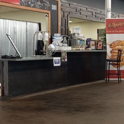 2 Neighbor's Hot Chicken - Clean great place
