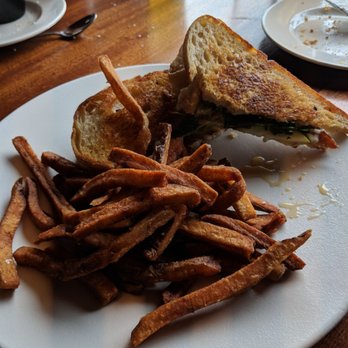 Dogfish Head Brewings & Eats - Cheddar Brie Grilled Cheese - American Near Me - Rehoboth Beach, Delaware