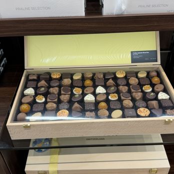 Läderach - Chocolatiers & Shops Near Me - West Hartford, Connecticut
