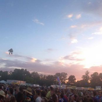 Bonnaroo Festival - The crowd by the What Stage - Festivals Near Me - Manchester, Tennessee