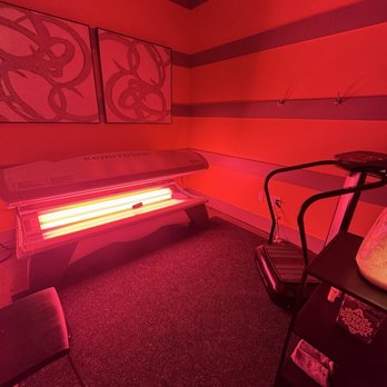 Halo Salt Cave - Red light therapy bed and vibration plate - Day Spas Near Me - West Melbourne, Florida