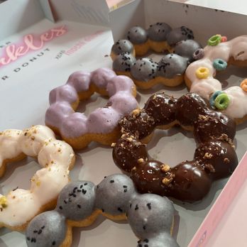 Bober Tea - Black sesame, fruit loops, chocolate, taro, pistachio - Tea Rooms Near Me - Dearborn, Michigan
