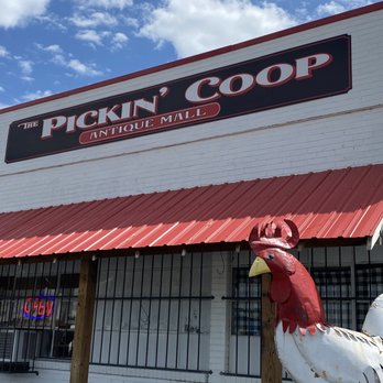 The Picking Coop - Outside the Pickin Coop - love the chickens! - Antiques Near Me - Fayetteville, North Carolina