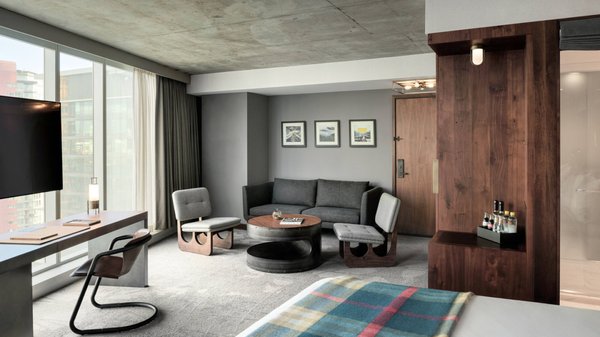 the DOUGLAS, Autograph Collection by null