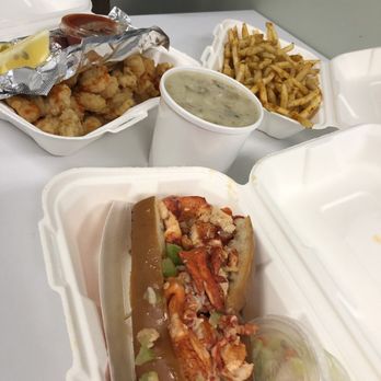 Sam's Chowdermobile - Lobster roll, fries, shrimp po'boy, clam chowder - Food Trucks Near Me Sam's Chowdermobile - Lobster roll, fries, shrimp po'boy, clam chowder - Food Trucks Near Me