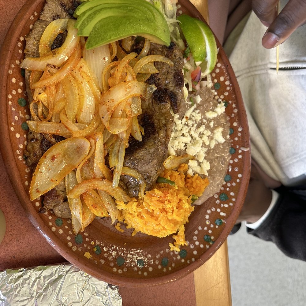 Bistec Encebollado Bistec Encebollado