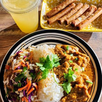 CheBogz - Calamansi juice, pork lumpia, and beef kare kare w/pancit & garlic rice (12/18/24) - Filipino Near Me - Seattle, Washington CheBogz - Calamansi juice, pork lumpia, and beef kare kare w/pancit & garlic rice (12/18/24) - Filipino Near Me - Seattle, Washington