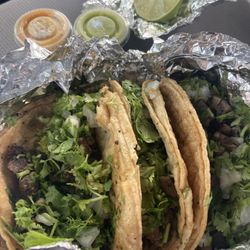 La Piñata - Lingua street tacos