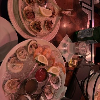 Lemoncasino mobilfelület képernyőképe egy okostelefonon, ahol a slot játékok láthatók