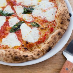Kedron Valley Inn - Ransom Tavern - Our classic Margherita pizza