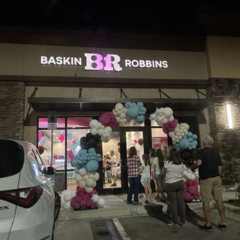 Baskin Robbins - Outside - Ice Cream & Frozen Yogurt Near Me - Hollywood, Florida