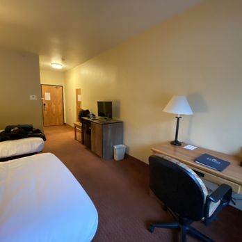 Harbor 360 Hotel - Walls with no decoration. Hohum - Hotels Near Me - Seward, Alaska
