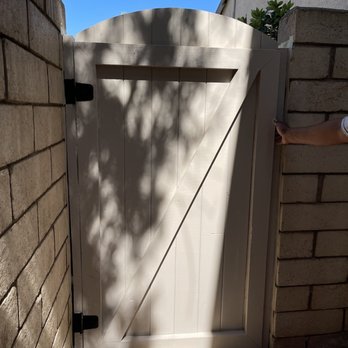West Coast Carpentry - Back view of the side gate after it was painted - Painters Near Me - Riverside, California