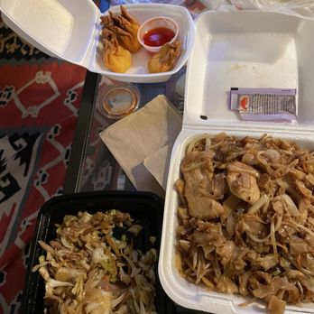 Chef Ming's Kitchen - 76. Chicken Chow Fun 27. Mu Shu Pork with 4 Pancakes 10A. 6 Piece Crab Rangoons - Chinese Near Me - Los Angeles, California