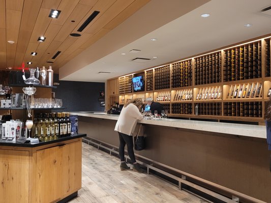 Cooper’s Hawk Winery & Restaurant by null