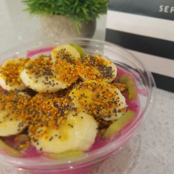 C'est Bon - Portion very small. Dragon fruit bowl. Kiwis was not ripe and hard. - Coffee & Tea Near Me - Coral Gables, Florida