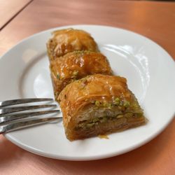Moustache Pitza - Baklava