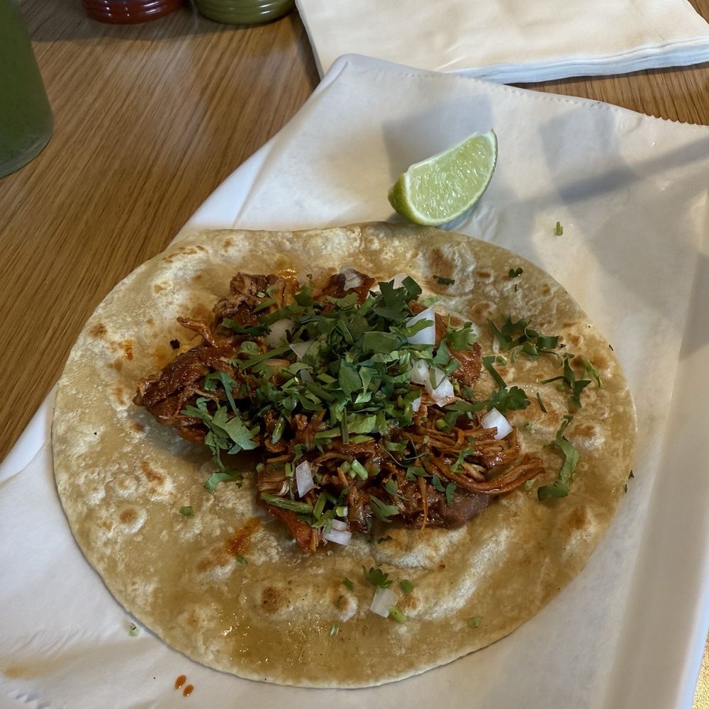 Tacos El Bigotes - Chicken taco with cilantro and onion - Tacos Near Me - Houston, Texas Tacos El Bigotes - Chicken taco with cilantro and onion - Tacos Near Me - Houston, Texas